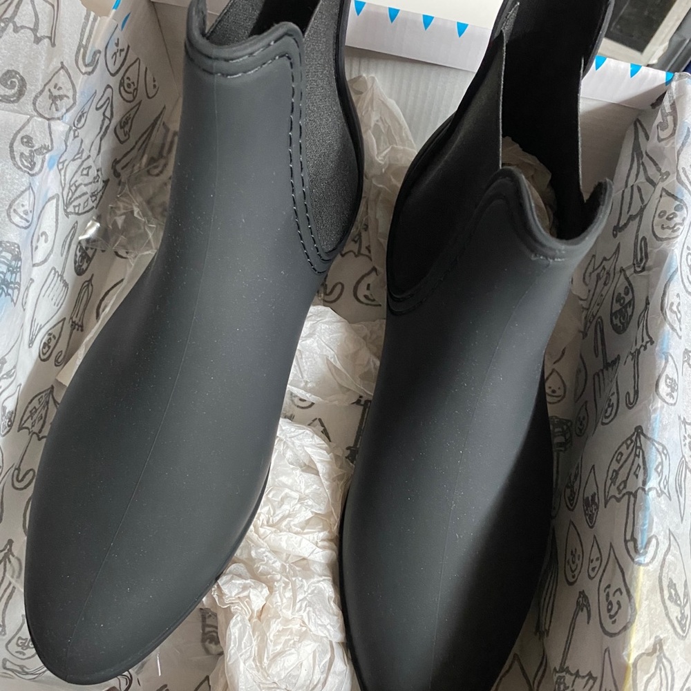 NIB Chelsea Bootie Ankle Rain boot Matte Black